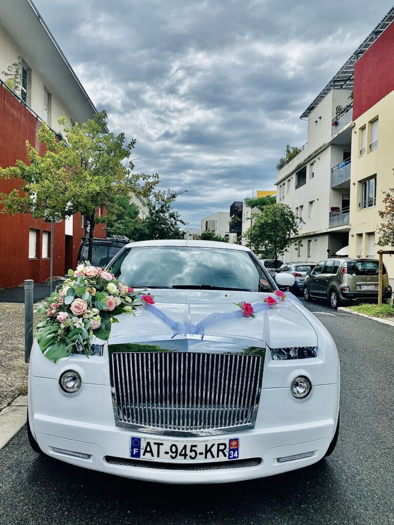 Location limousine mariage, bouquet capôt, Décoration tulle, Champagne en Provence